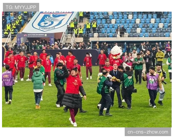 中超裁判员赴欧交流学习归来，执法尺度国际化引热议