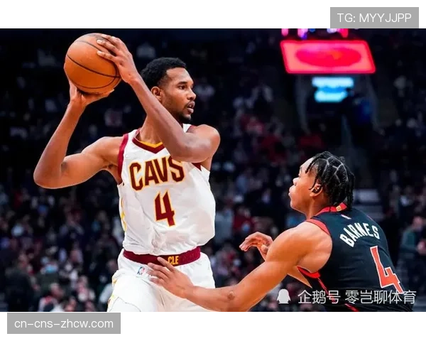 落后球队依靠变阵低位防守惊险取胜，将大比分追至二比二